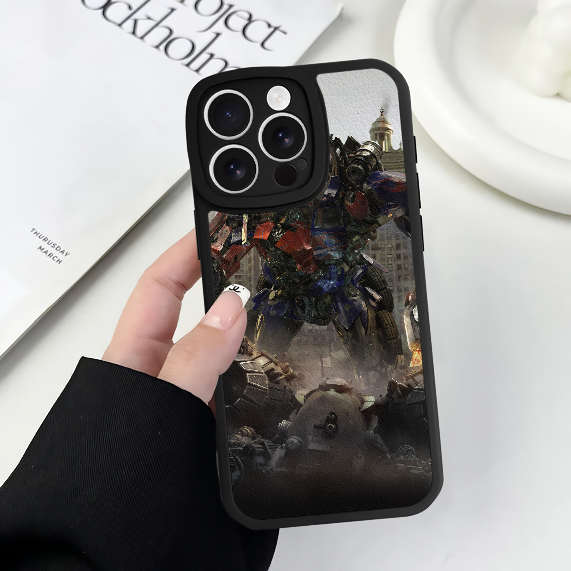 （画像用） Transformers トランスフォーマー 【iPhone 16シリーズ対応】シリコンスマホケース（レザー調） 材質：シリコン